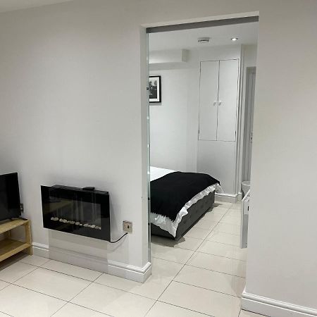 Modern 1 Bedroom Holiday Apartment In Southminster 外观 照片