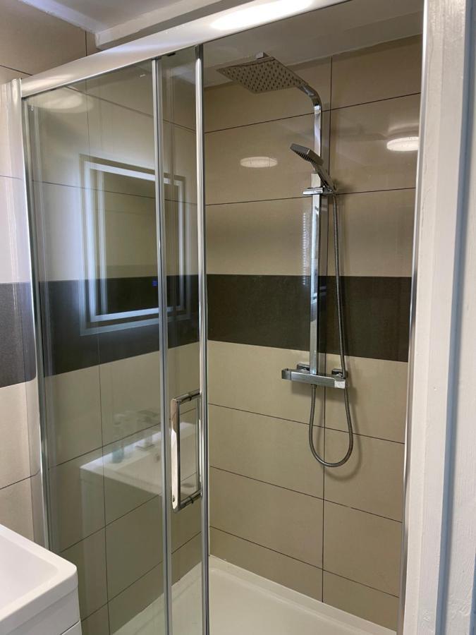 Modern 1 Bedroom Holiday Apartment In Southminster 外观 照片