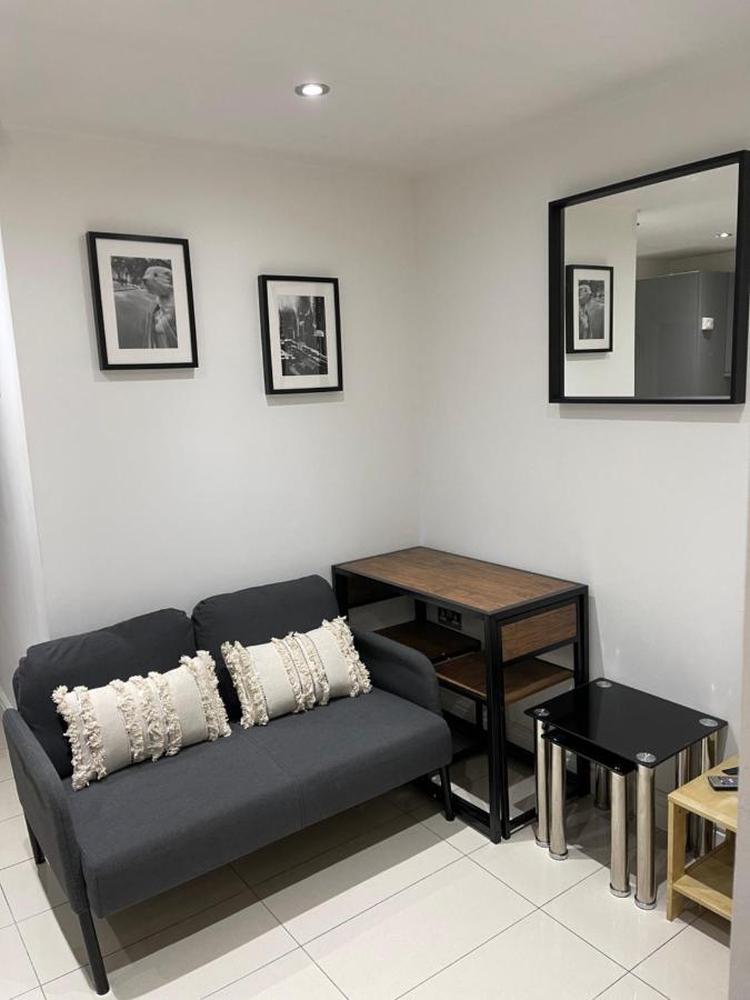 Modern 1 Bedroom Holiday Apartment In Southminster 外观 照片