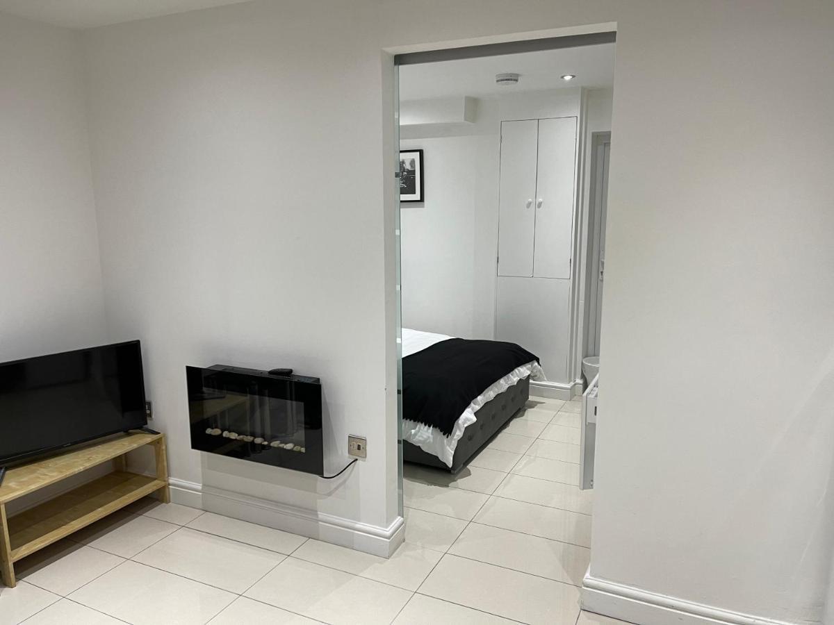 Modern 1 Bedroom Holiday Apartment In Southminster 外观 照片