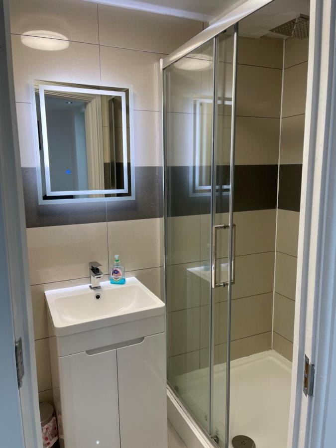 Modern 1 Bedroom Holiday Apartment In Southminster 外观 照片
