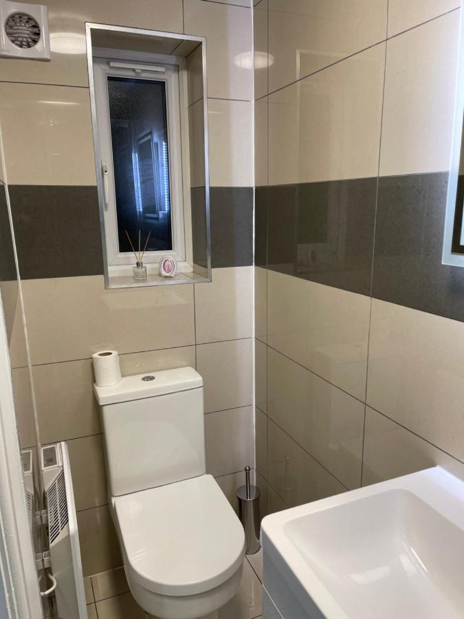 Modern 1 Bedroom Holiday Apartment In Southminster 外观 照片